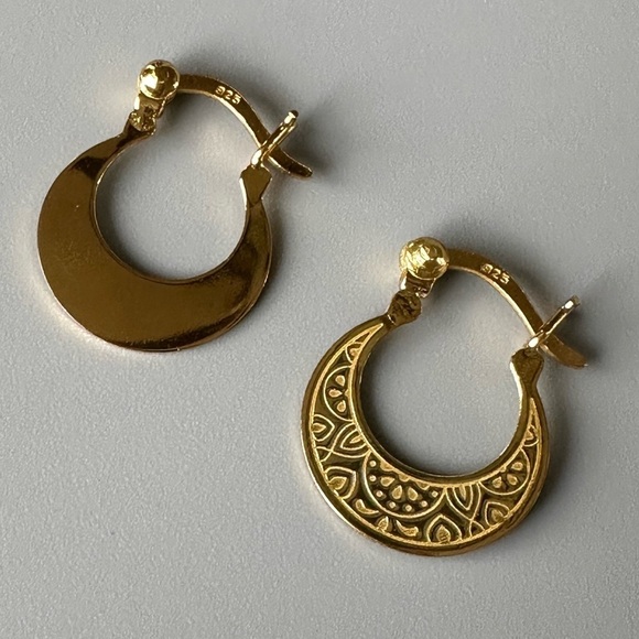 14k Gold Patterned Small Hoops - Picture 6 of 7